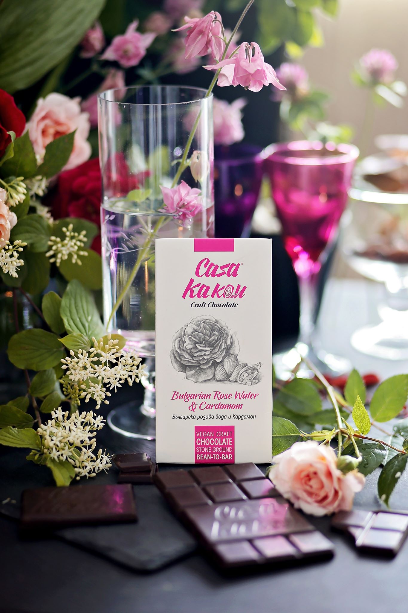 Занаятчийски шоколад с розова вода и кардамон