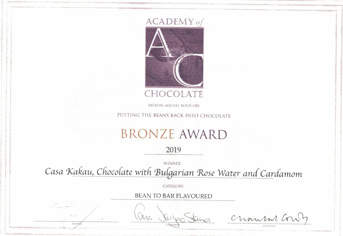 Занаятчийски шоколад с розова вода и кардамон