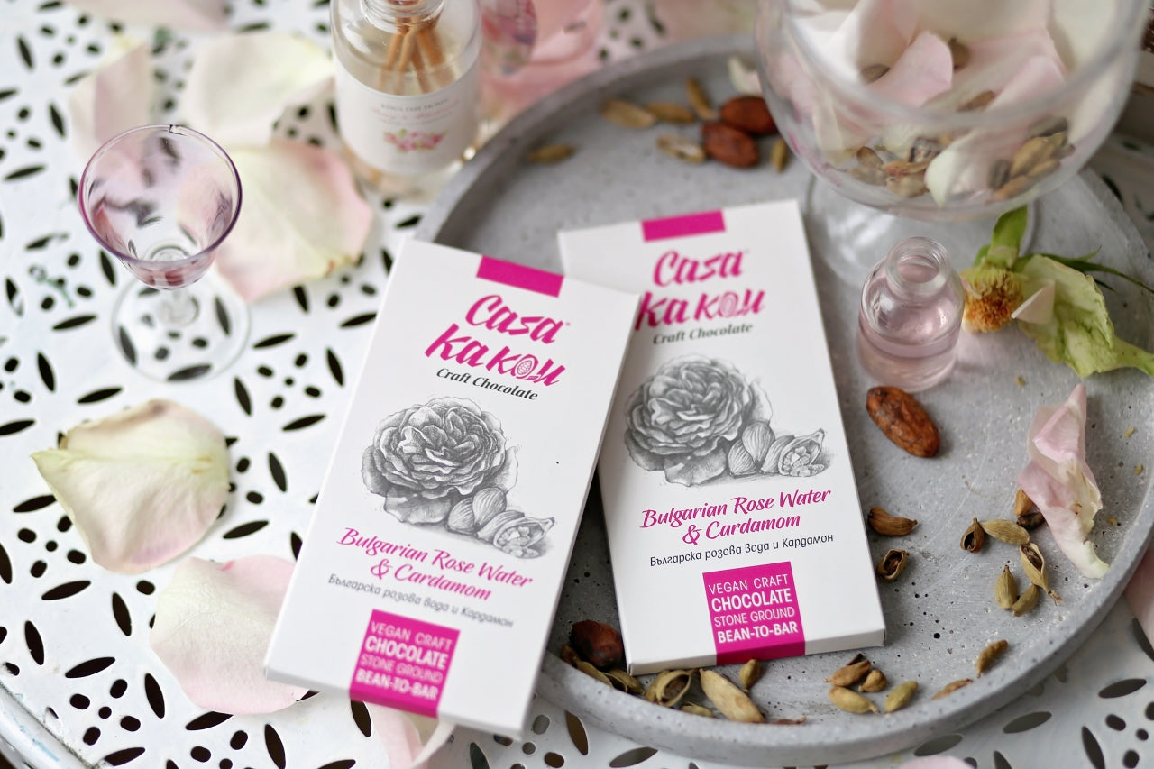 Занаятчийски шоколад с розова вода и кардамон