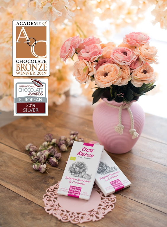 Занаятчийски шоколад с розова вода и кардамон