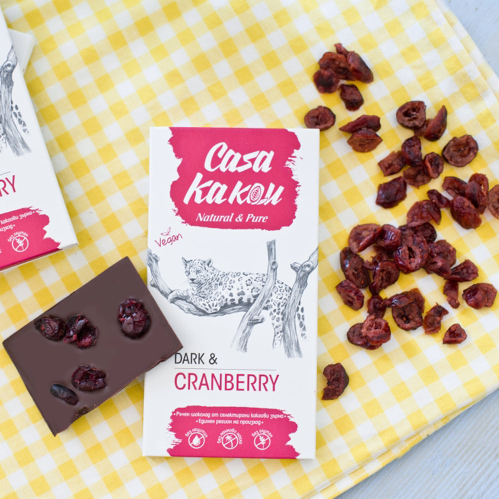 Черен шоколад с червена боровинка