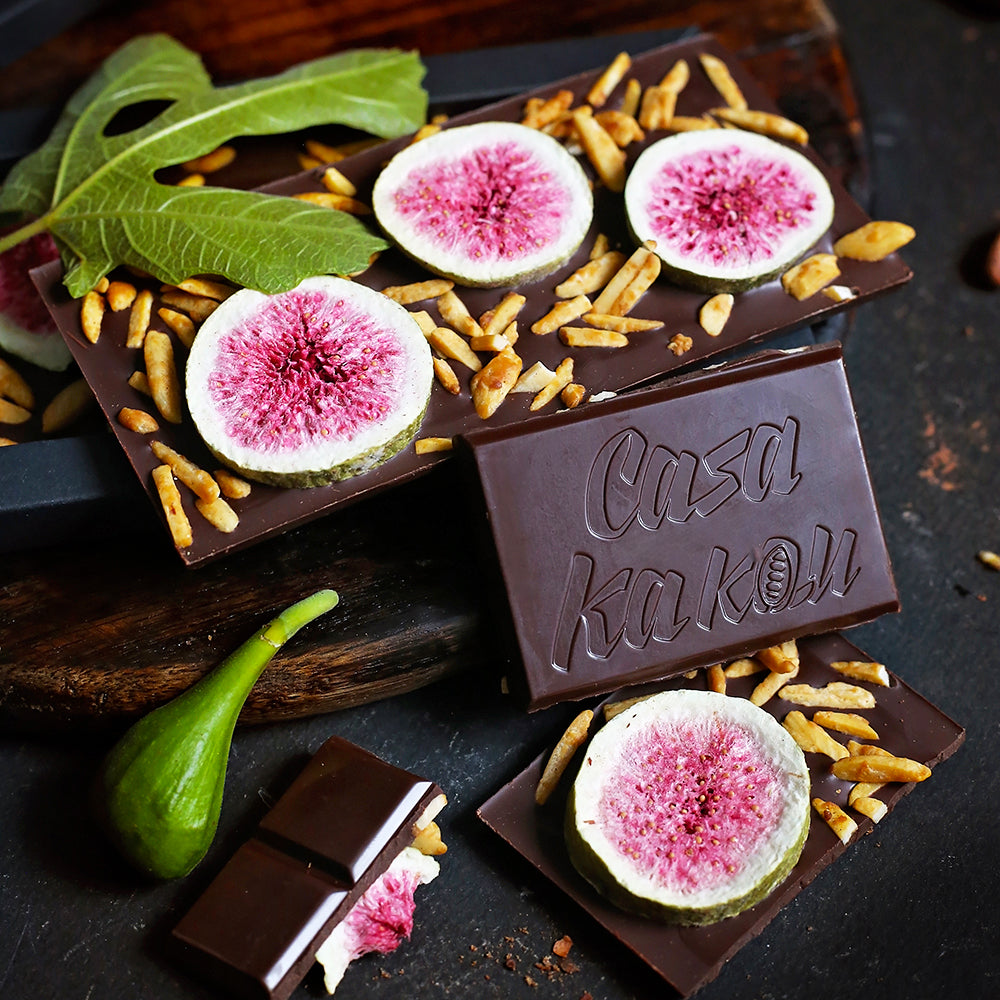 Занаятчийски шоколад със смокиня и карамелизиран бадем
