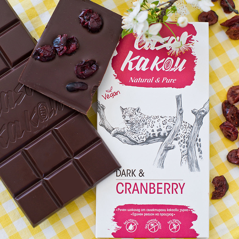 Черен шоколад с червена боровинка