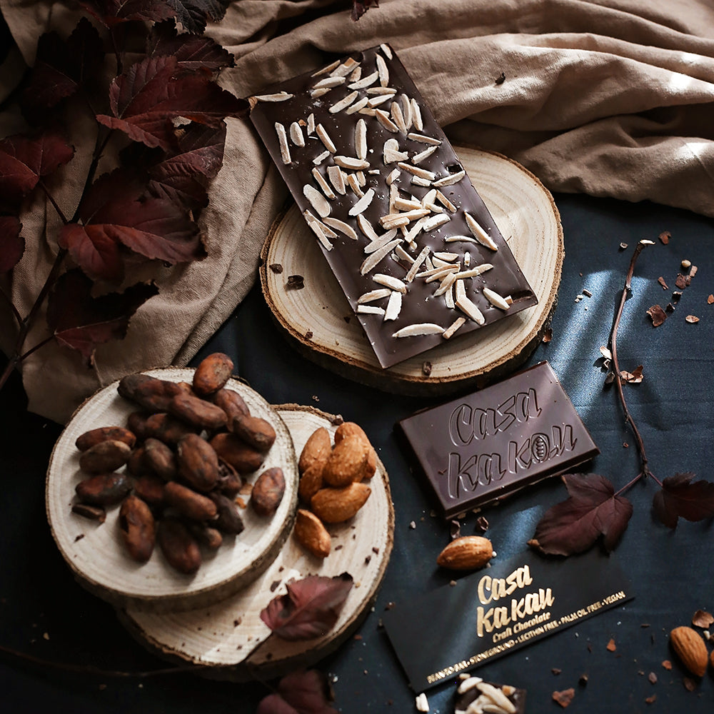 Черен шоколад с бадем и морска сол