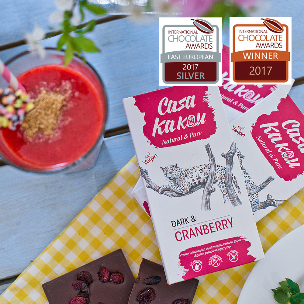 Черен шоколад с червена боровинка