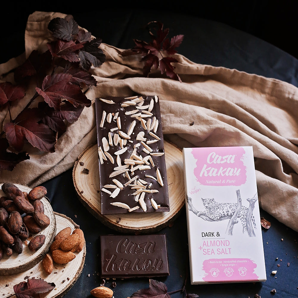 Черен шоколад с бадем и морска сол