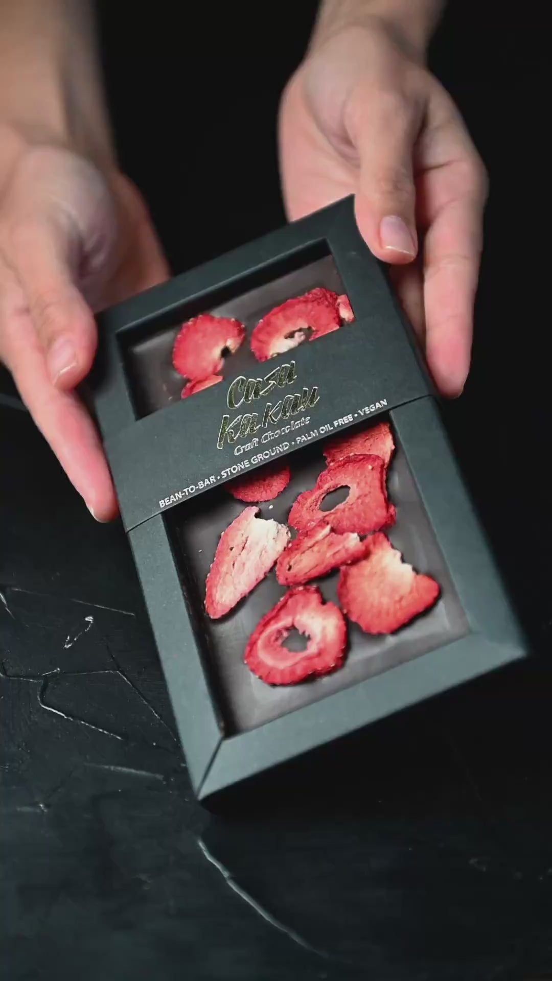 Занаятчийски шоколад с ягоди